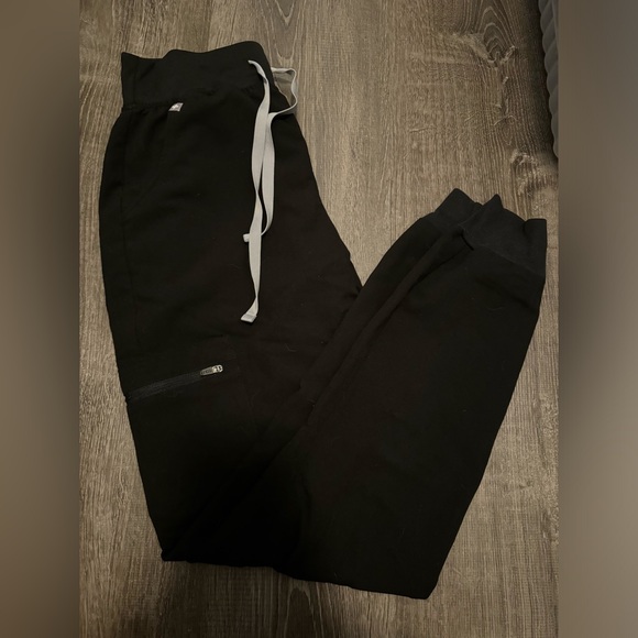 Figs Black Zamora Joggers - Picture 2 of 4
